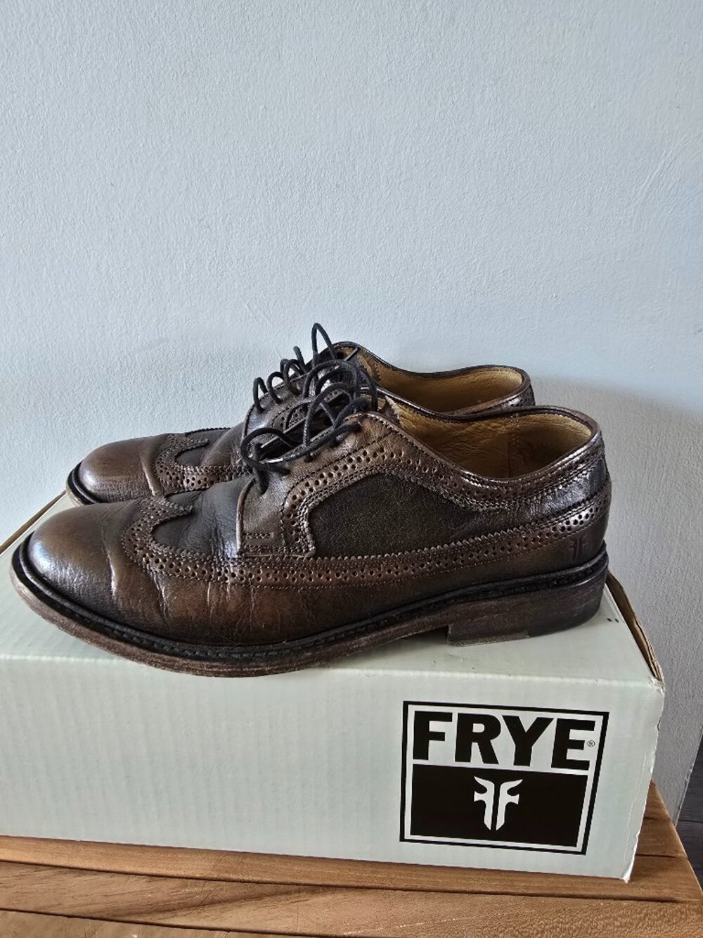 WOMEN'S FRYE JAMES WINGTIP OXFORDS Size 9